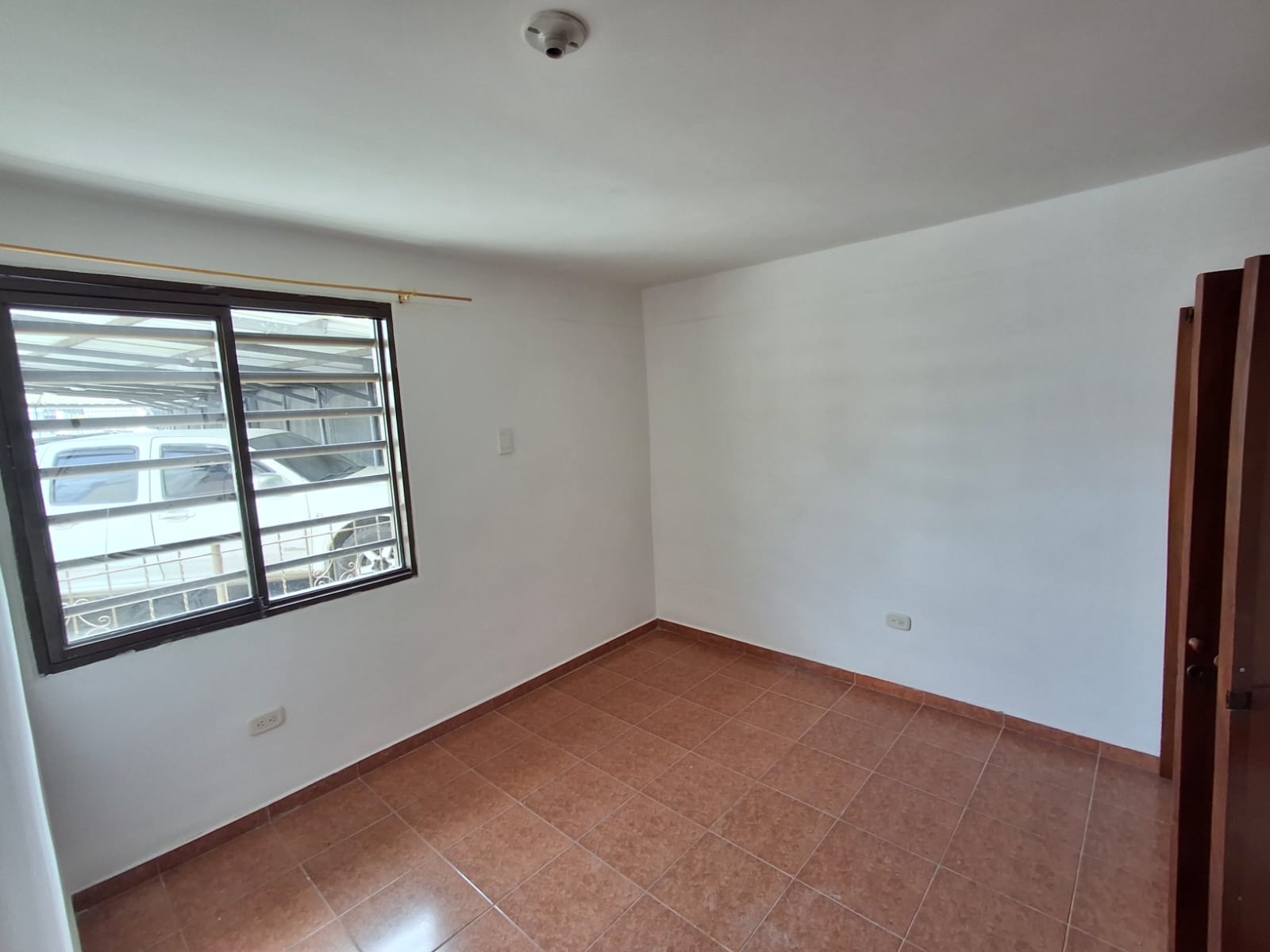 WhatsApp Image 2026-04-18 at 14.33.48 (4)