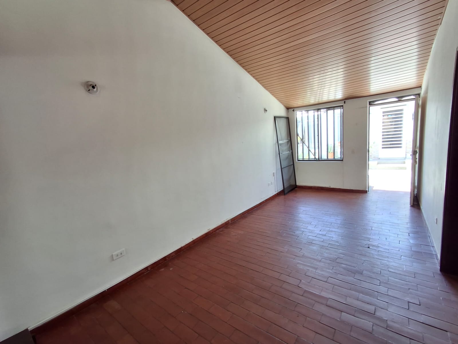 WhatsApp Image 2026-04-27 at 09.06.05